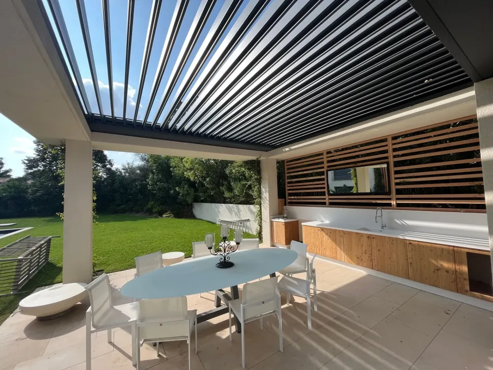Pergolas près de La-roquette-sur-Siagne